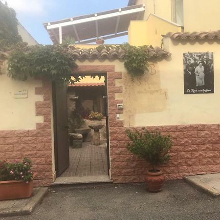 Oschiri Sa Rosa E Su Trapperi Bed & Breakfast エクステリア 写真